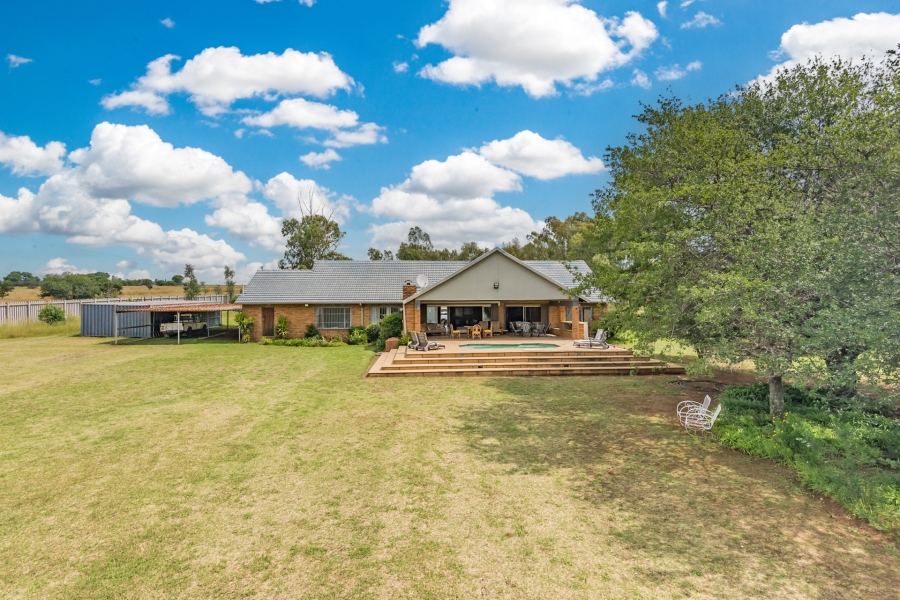 4 Bedroom Property for Sale in Vaaldam SH Free State